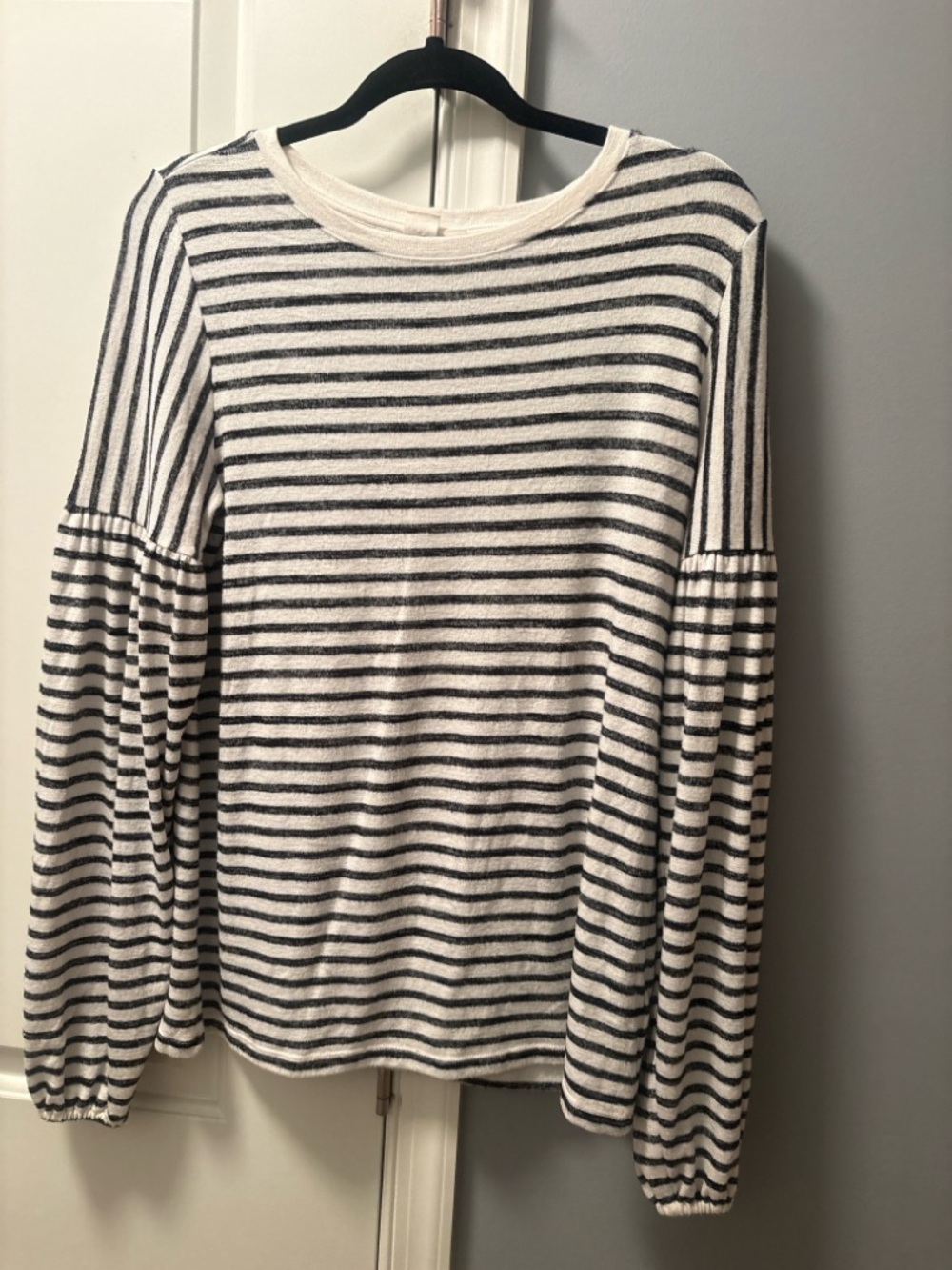 GAP Striped Balloon Sleeve Top Medium Black White Long Sleeve